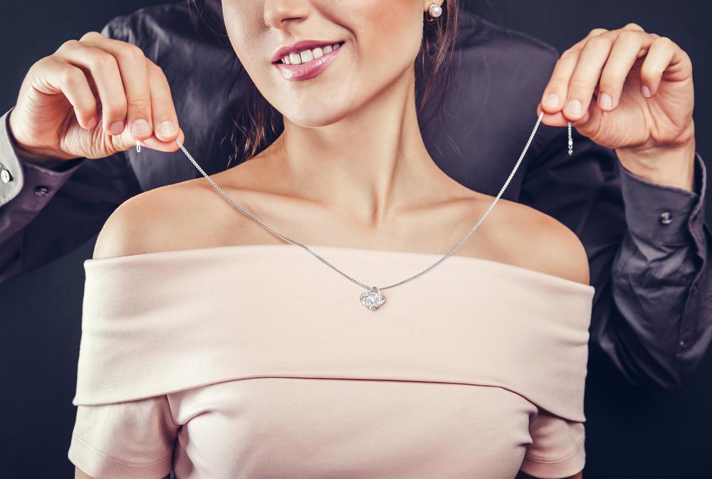 15th Anniversary Necklace Gift Ideas She’ll Never Forget